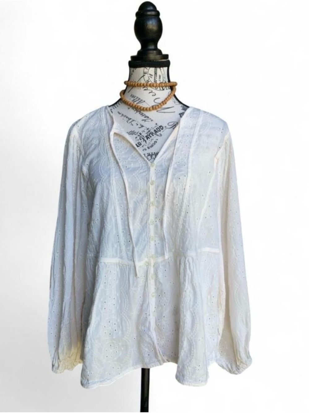 Old Navy Ivory Eyelet Embroidered Button Front V-Neck Peasant Blouse Women’s L